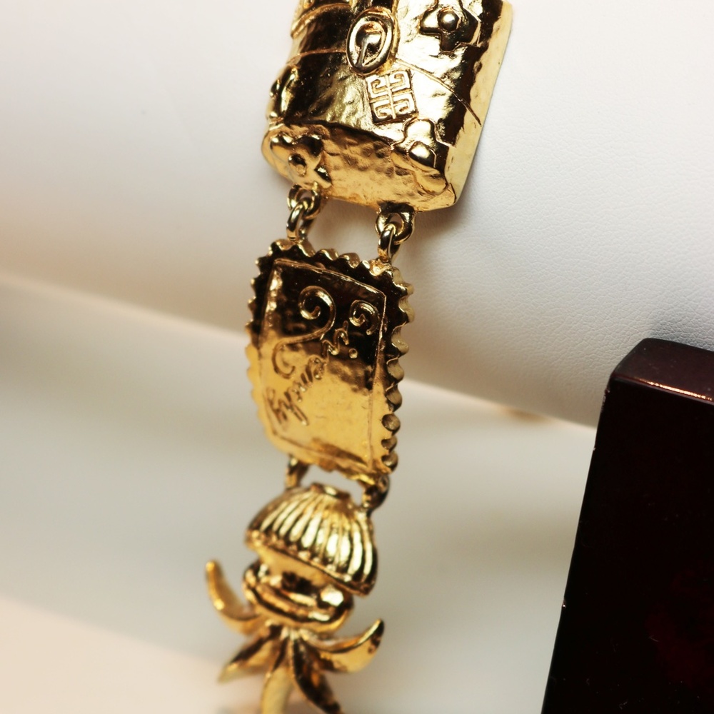 🎊🥳 Host Pick!🎉 Vintage GIVENCHY Travel Bracelet - Picture 10 of 16